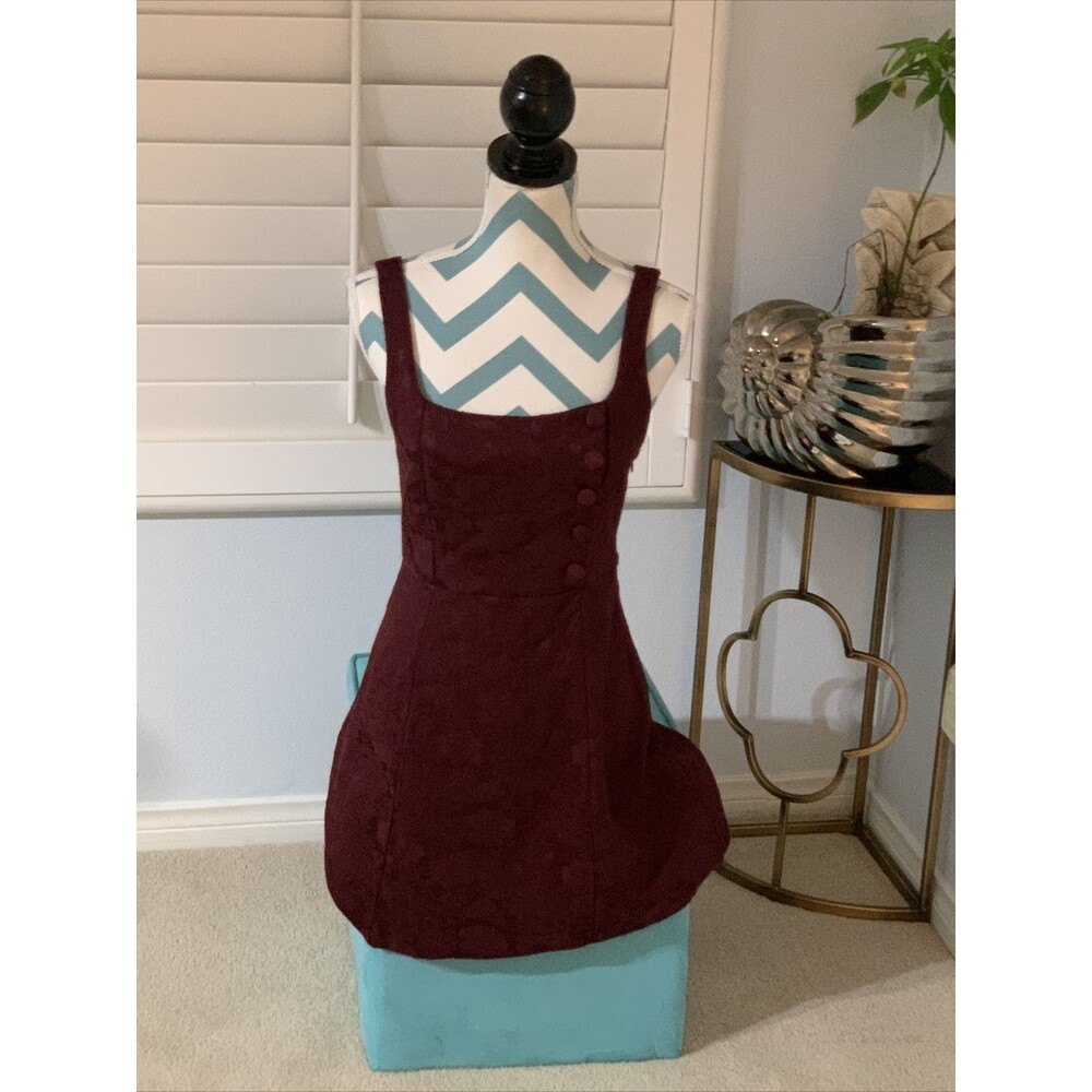Urban Outfitters  Chic  Sleeveless Mini Dress Size 4